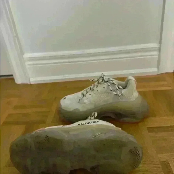 Balenciaga woman’s running shoes  in great condition size 36 only worn twice - Picture 6 of 8